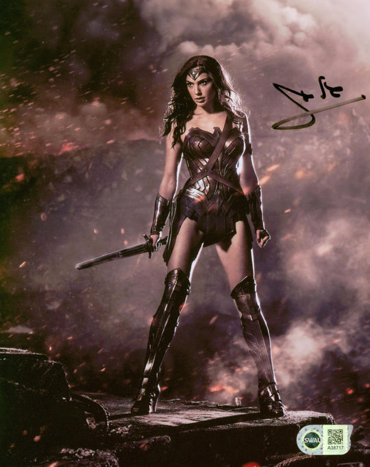 Gal Gadot Signed 8x10 Photo - SWAU Authenticated